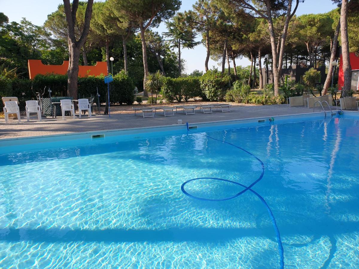 Villaggio Mithos ミザーノ・アドリアーティコ エクステリア 写真