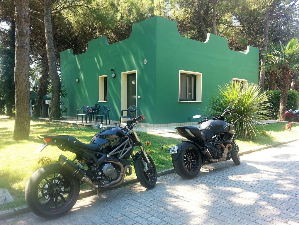 Villaggio Mithos ミザーノ・アドリアーティコ エクステリア 写真